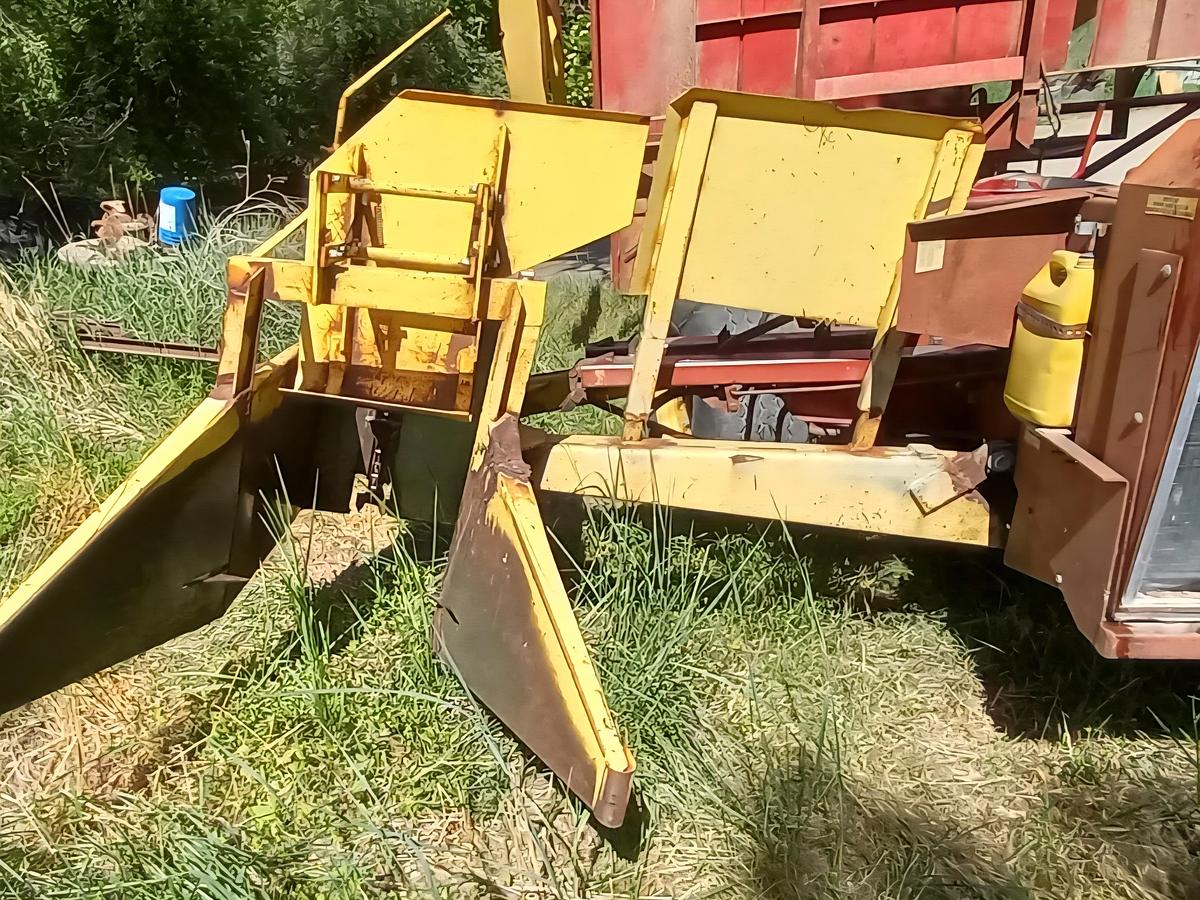 Used New Holland 1049 Balewagon