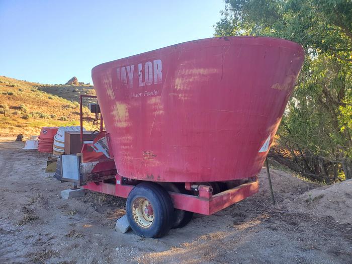 Used Jay-Lor 500 Vertical TMR Mixer