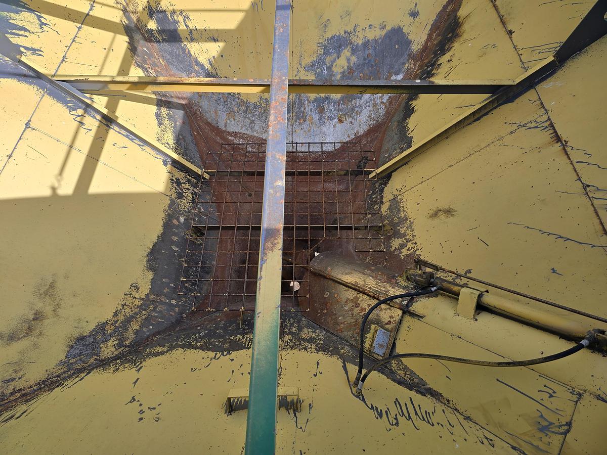 Used J&M 750 Grain Cart