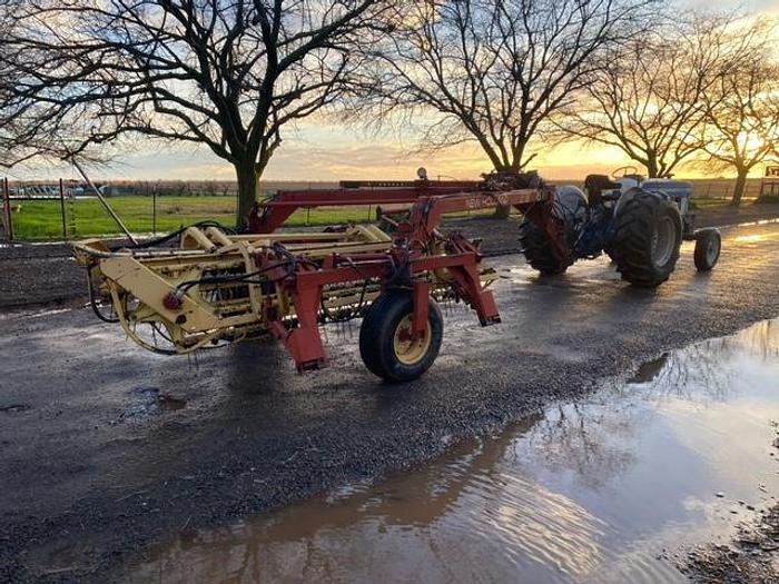 Used New Holland 216 Rake