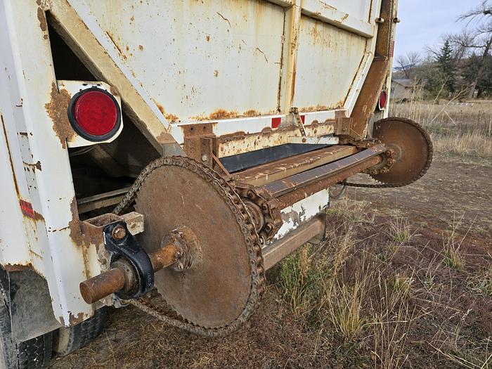 Used 98' Ford Louisville Silage Truck w/ Allison Trans
