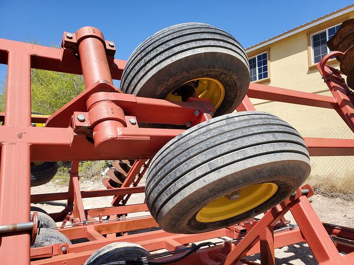 Used 33' Sunflower 1541 Tandem Disk