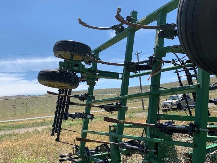 Used 2003 John Deere 2400 3-Section Chisel Plow 31'