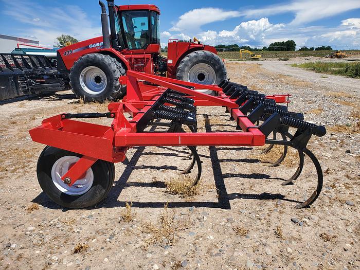 Used 17' Case 5800 Chisel Plow