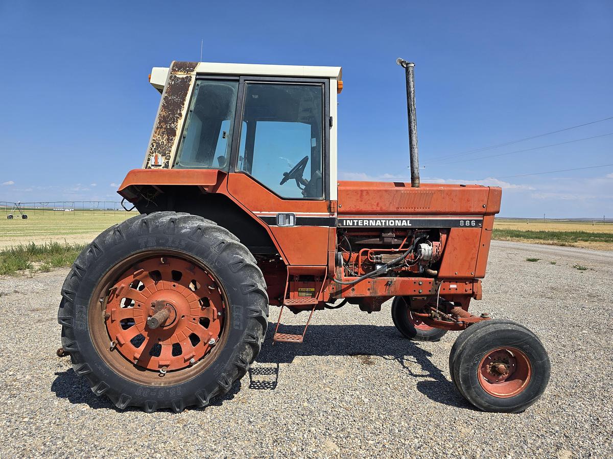 Used International 886 Tractor