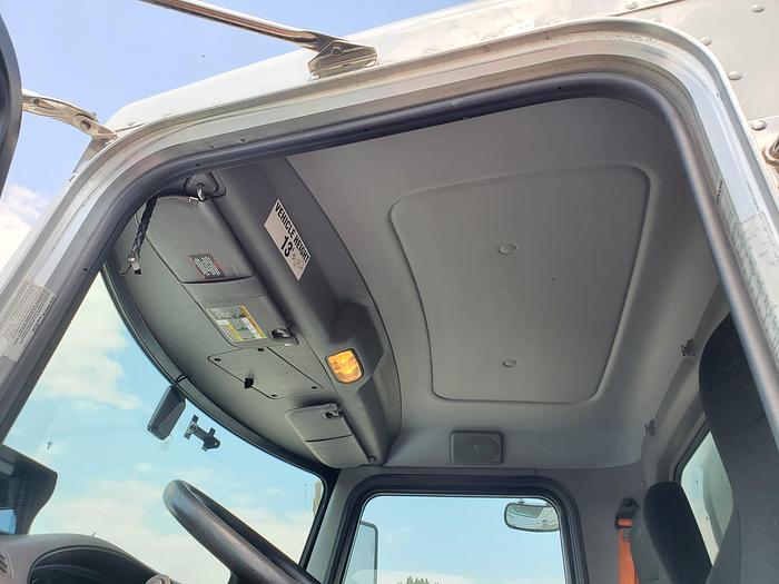 Used 2018 26' Peterbilt 337 Box Truck w/ 149k miles