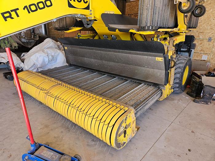 Used 30' ROC RT1000 Hay Merger
