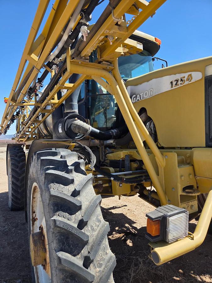 Used 2002 Ag-Chem Rogator 1254 Sprayer w/ 4500 hrs