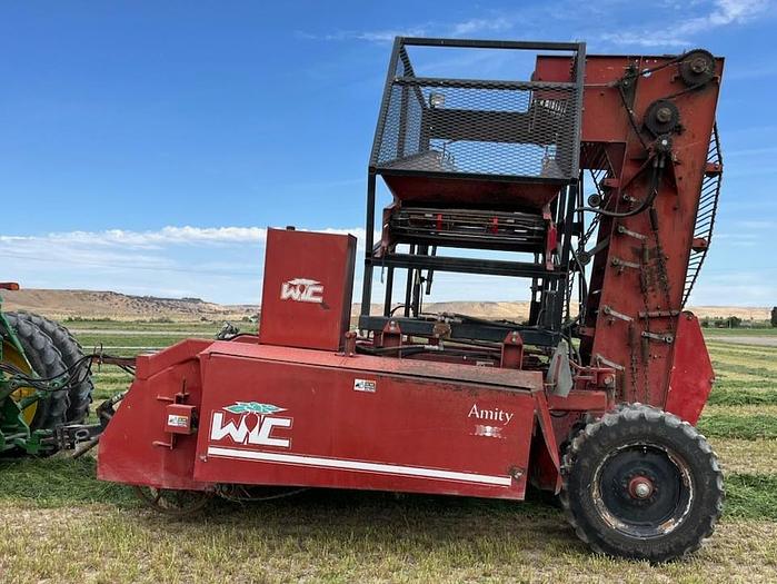 Used Amity SM986 Beet Digger - 6 Row