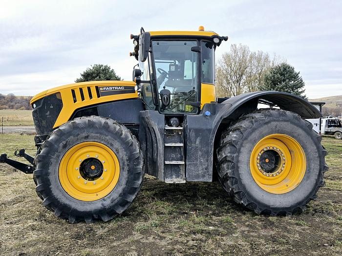 Used 2017 JCB Fastrac 8330 Tractor w/ 3800 hrs