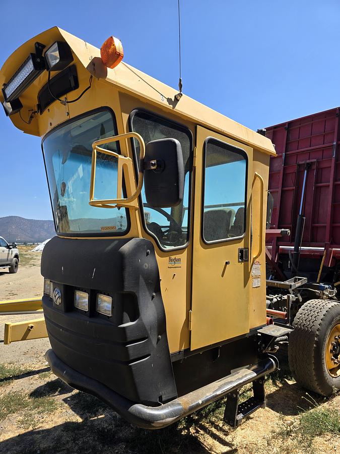 Used New Holland H9880 Balewagon w/ Big + Small Bale Clamps