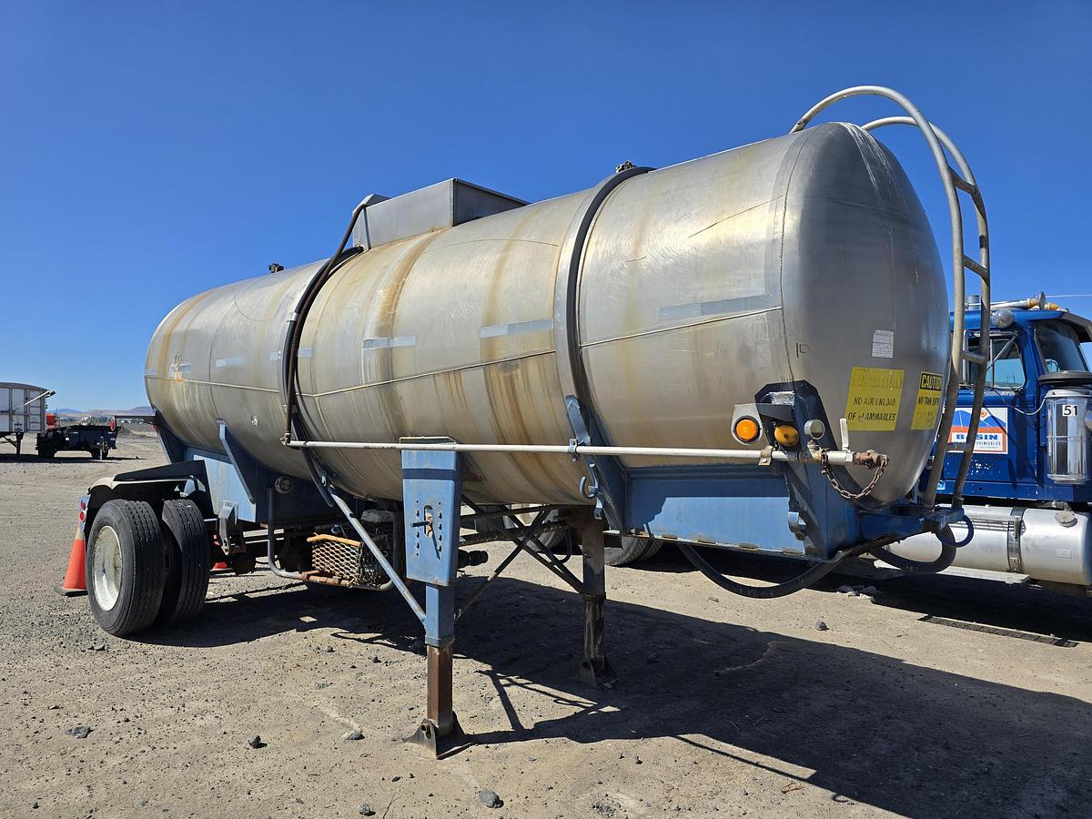 Used 3000 gallon Beall Water Tank Trailer