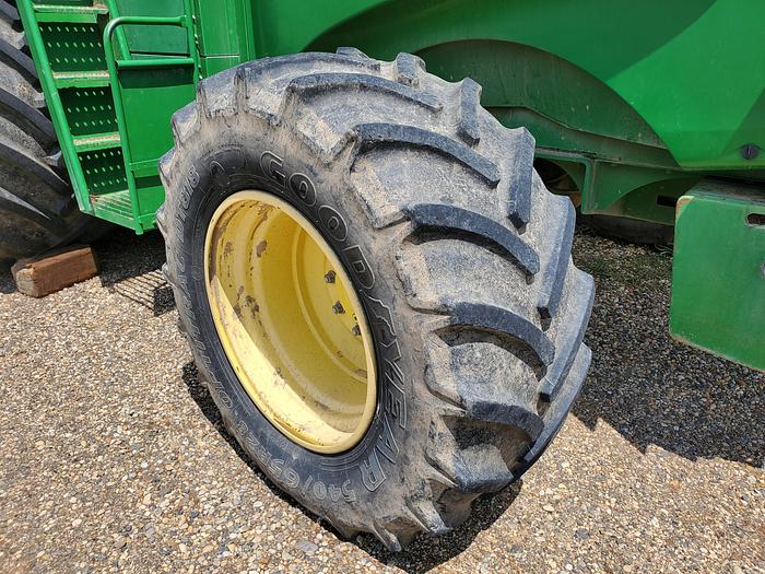 Used 2009 John Deere 7450 Forage Harvester w/ 2 Headers