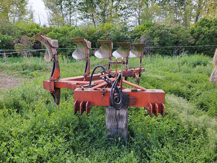 Used Case 5156 Plow - 5 Bottom