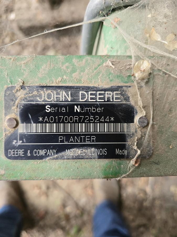 Used John Deere MaxEmerge XP 1700 Precision Planter - 8R30