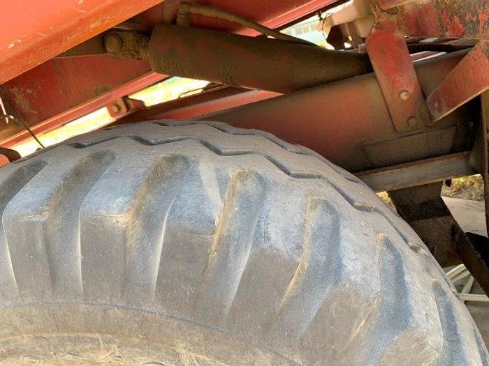 Used New Holland 1095 Bale wagon with Mil-Stak clamp