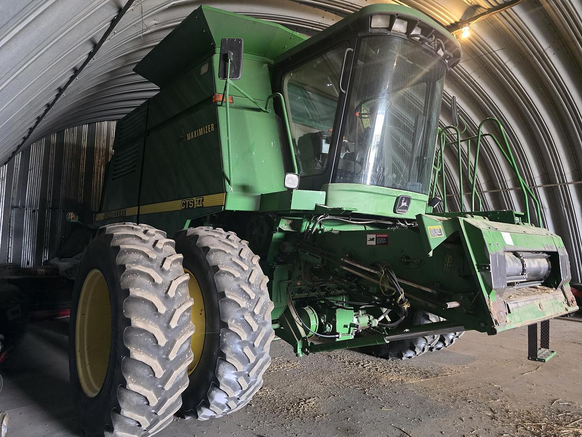 Used John Deere CTS II Combine w/ 25' Grain Header