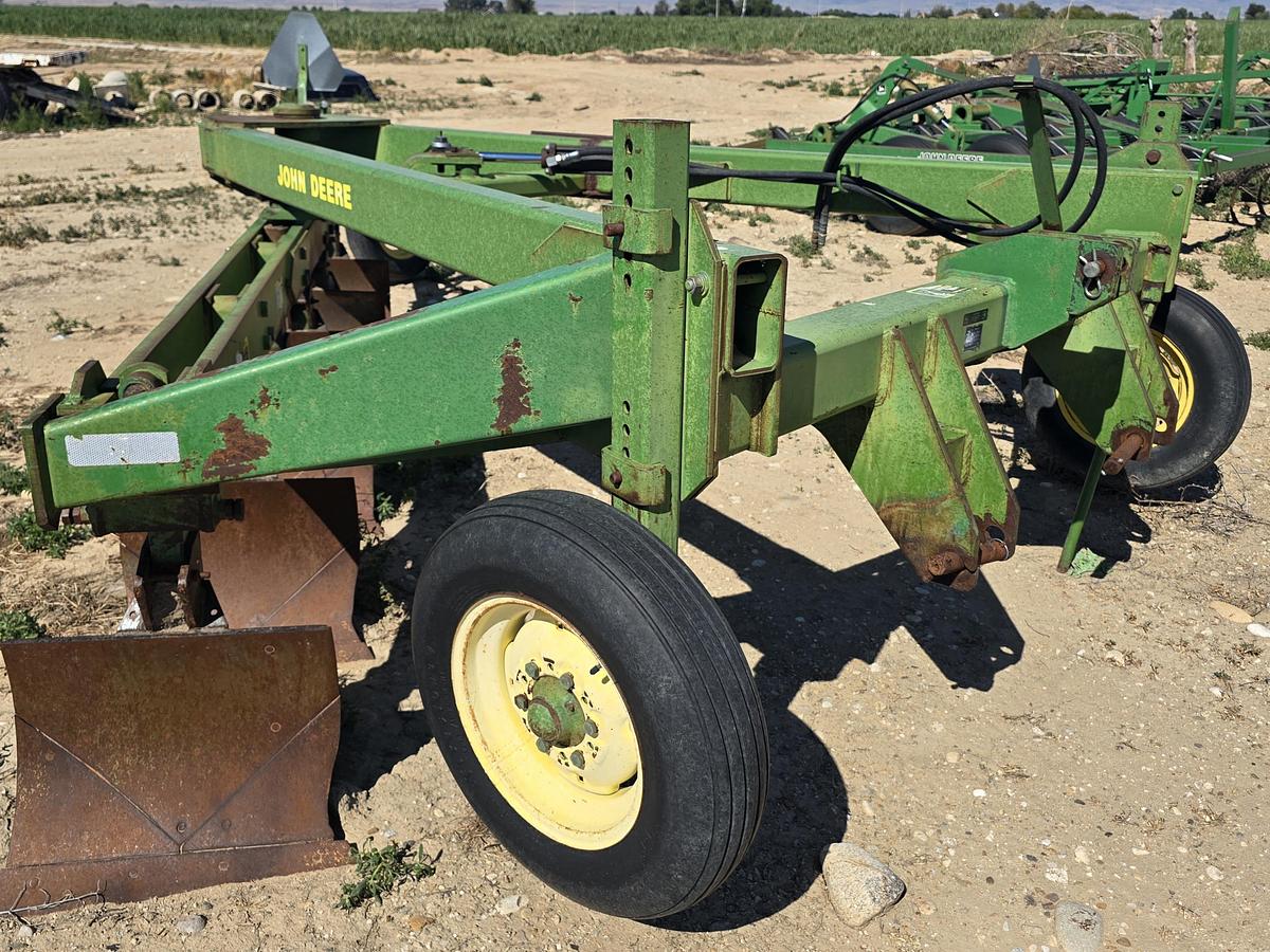 Used John Deere 965 Plow - 6 Bottom