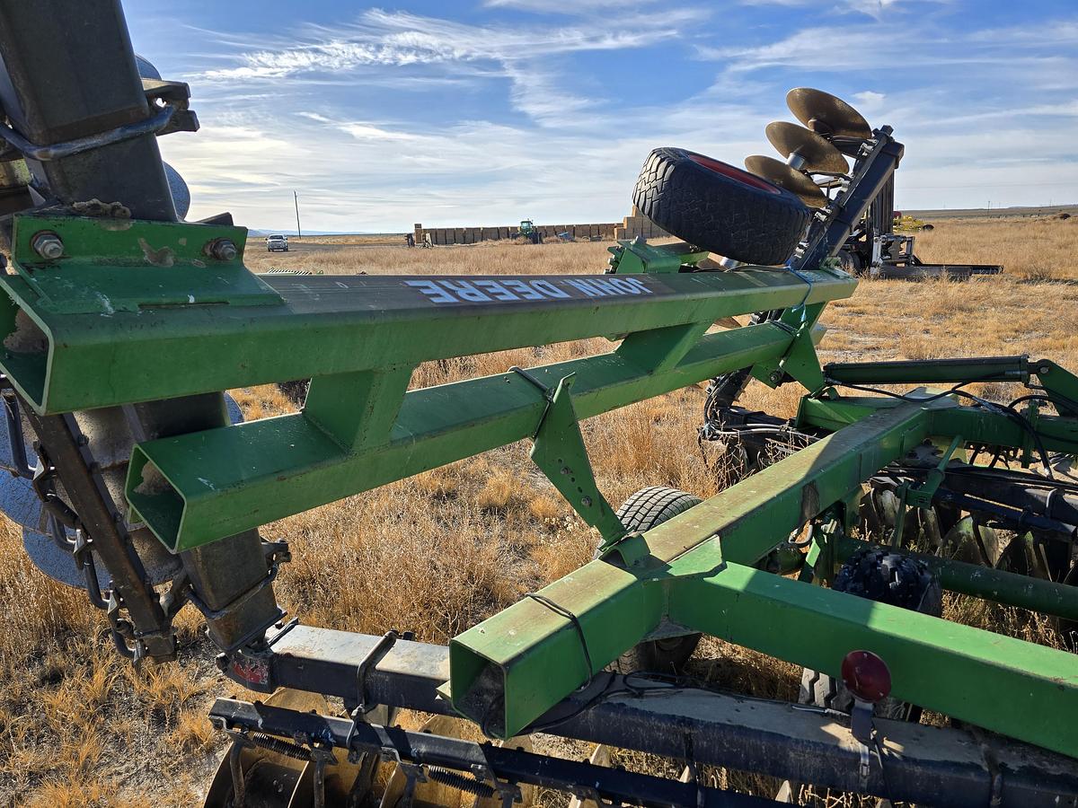 Used 28' John Deere 650 Tandem Disk