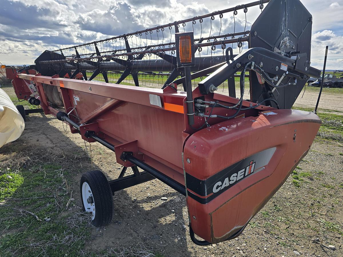 Used 2011 30' Case 2010 Grain Header