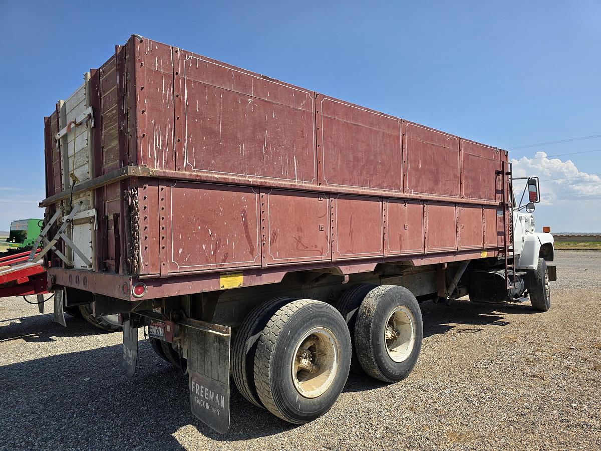 Used 20' Ford 800 Grain Truck - Gas