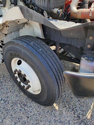 Used 2019 26' International Box Truck w/ Liftgate