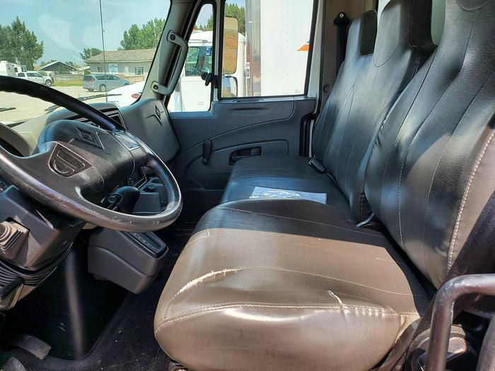 Used 2019 26' International Box Truck w/ Liftgate