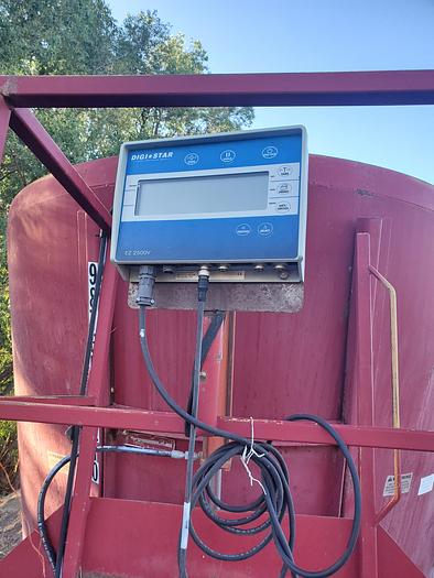 Used Jay-Lor 500 Vertical TMR Mixer