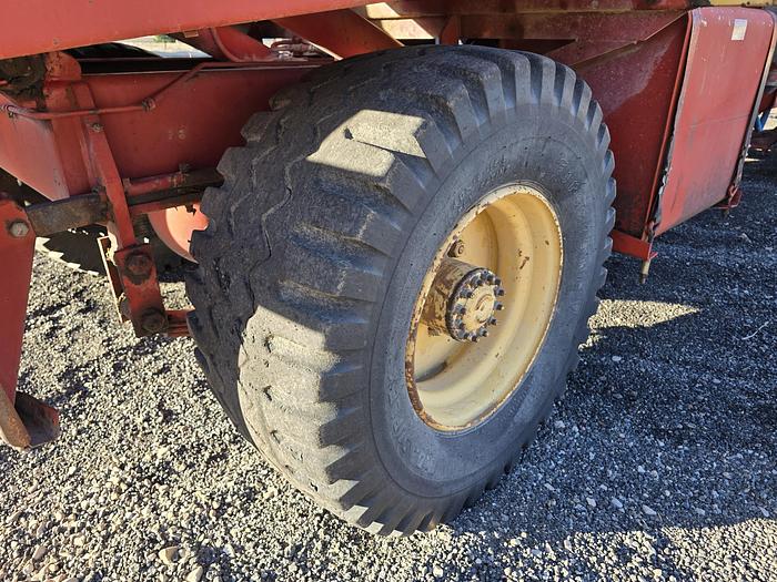 Used New Holland 1085 Balewagon