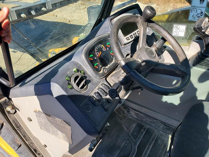 Used 2019 Caterpillar TH408D Telehandler