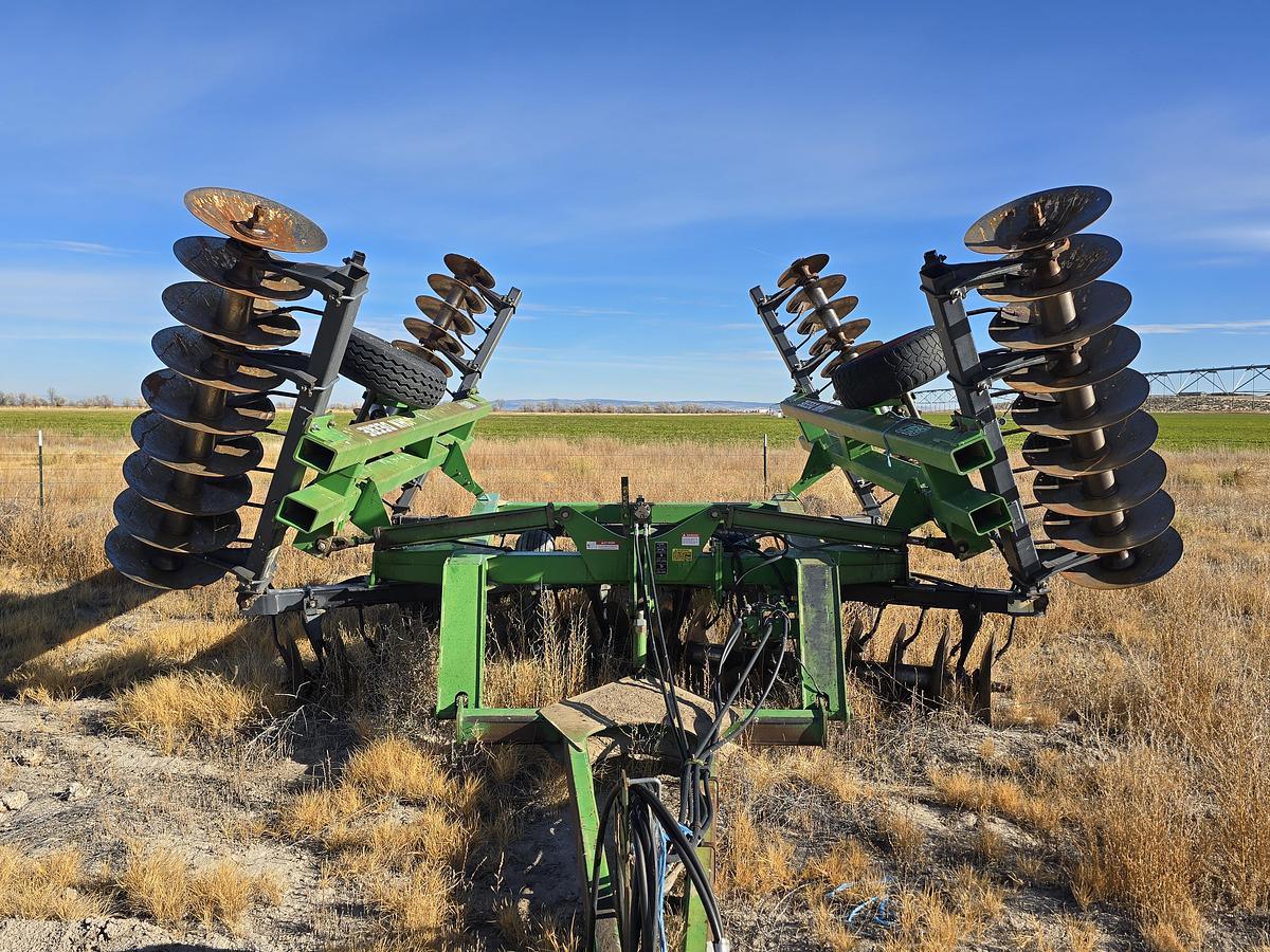 Used 28' John Deere 650 Tandem Disk