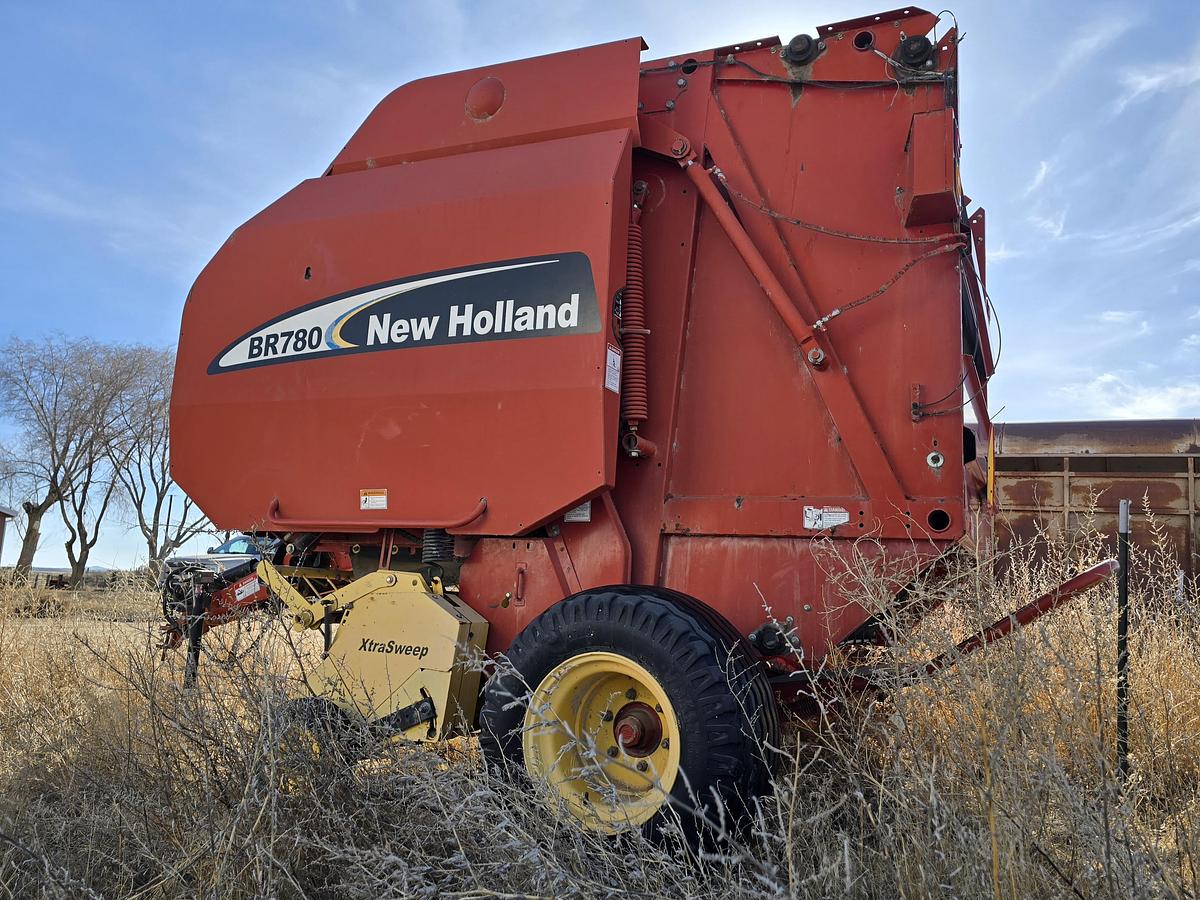 Used 2003 New Holland BR780 Round Baler