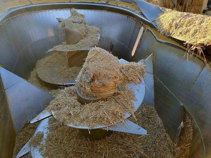 Used 2014 HayBuster CMF-830 Vertical Feed Mixer
