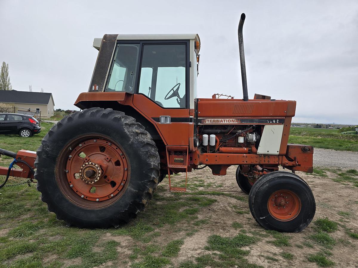 Used International 1086 Tractor