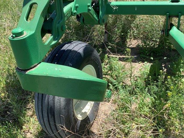 Used 2003 John Deere 2400 3-Section Chisel Plow 31'