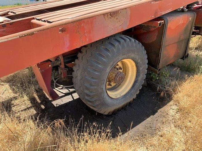 Used New Holland 1095 Bale wagon with Mil-Stak clamp