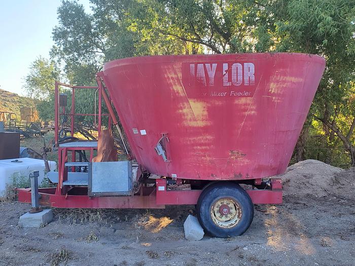 Used Jay-Lor 500 Vertical TMR Mixer