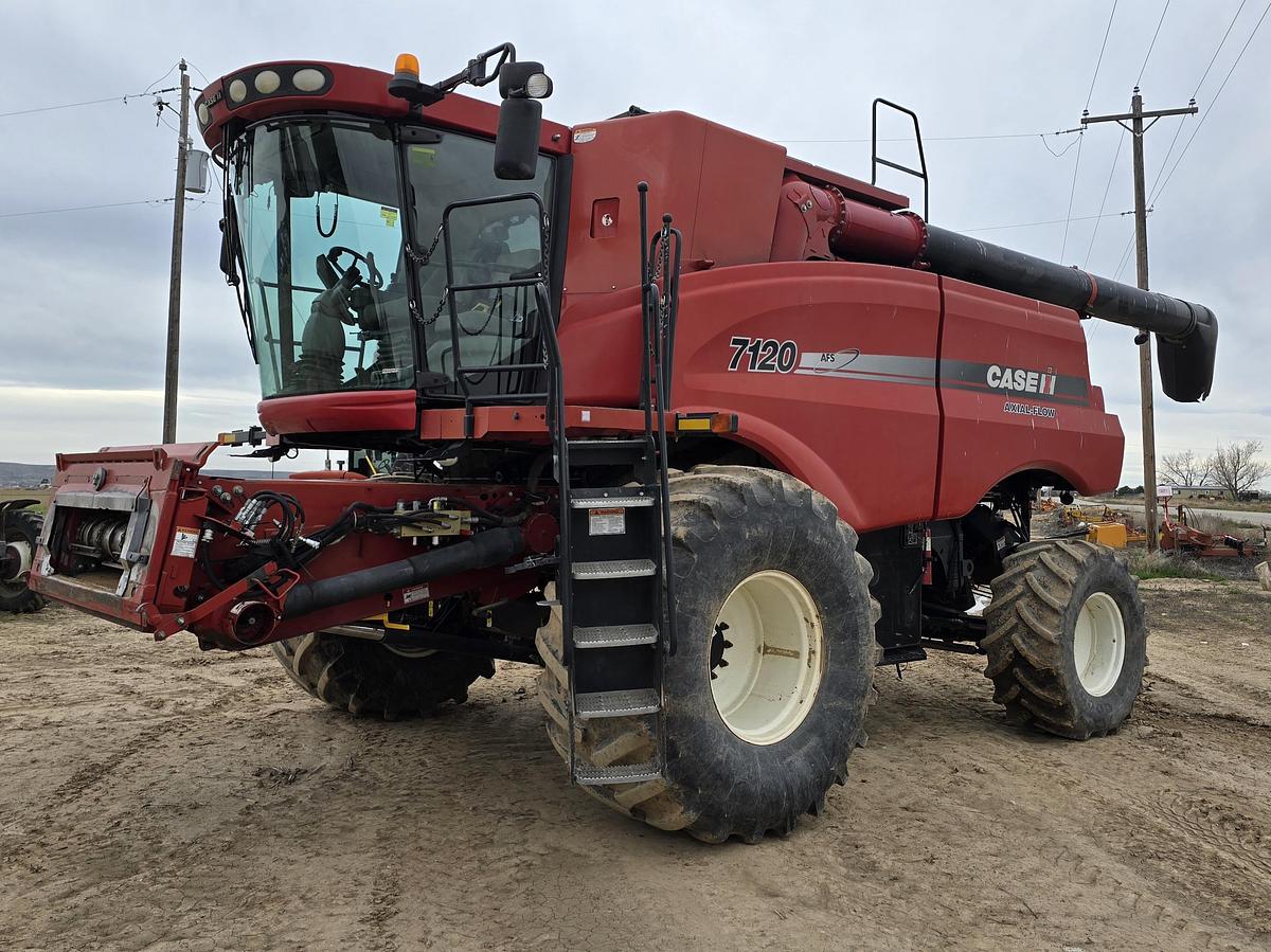 Used 2012 Case IH 7120 Combine
