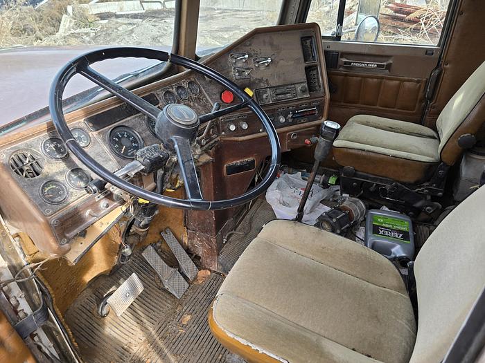 Used 1986 Freightliner Truck