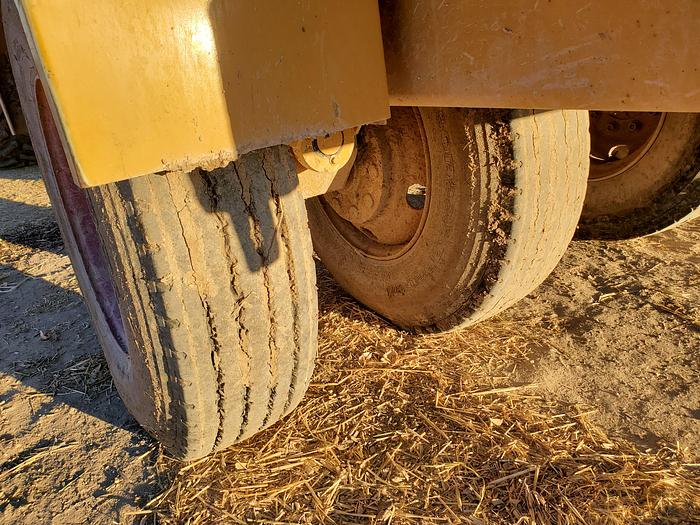 Used 2014 HayBuster CMF-830 Vertical Feed Mixer