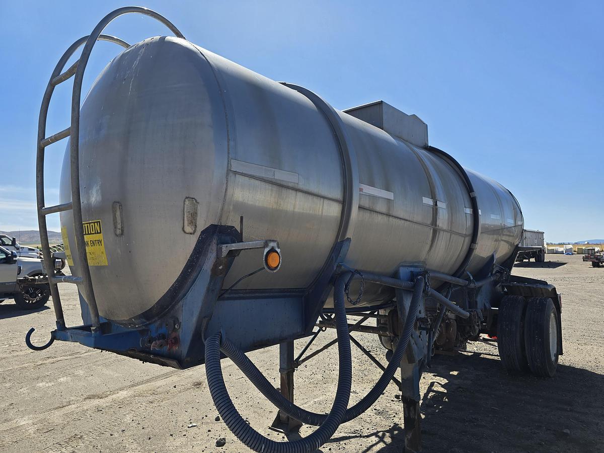 Used 3000 gallon Beall Water Tank Trailer
