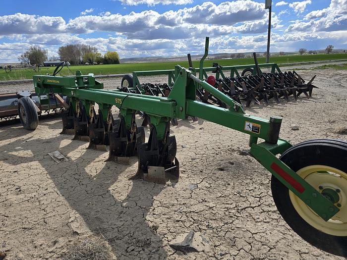 Used John Deere 975 Switch Plow - 5 Bottom