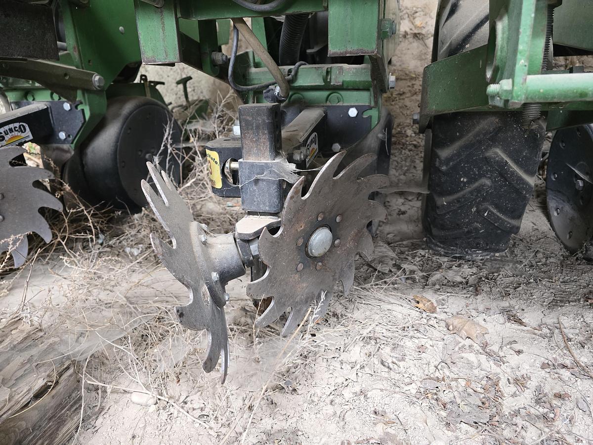 Used John Deere MaxEmerge XP 1700 Precision Planter - 8R30