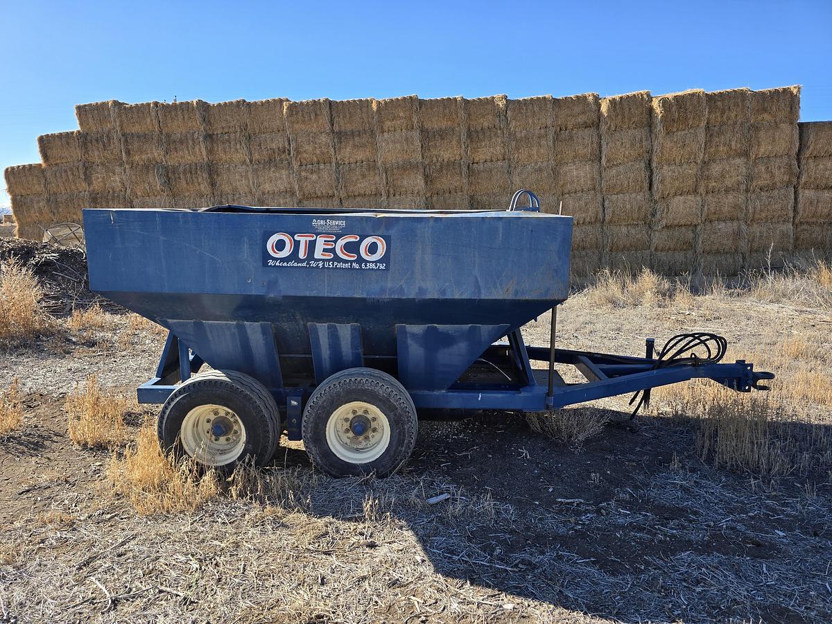 Used Oteco A100 Pivot Track Filler