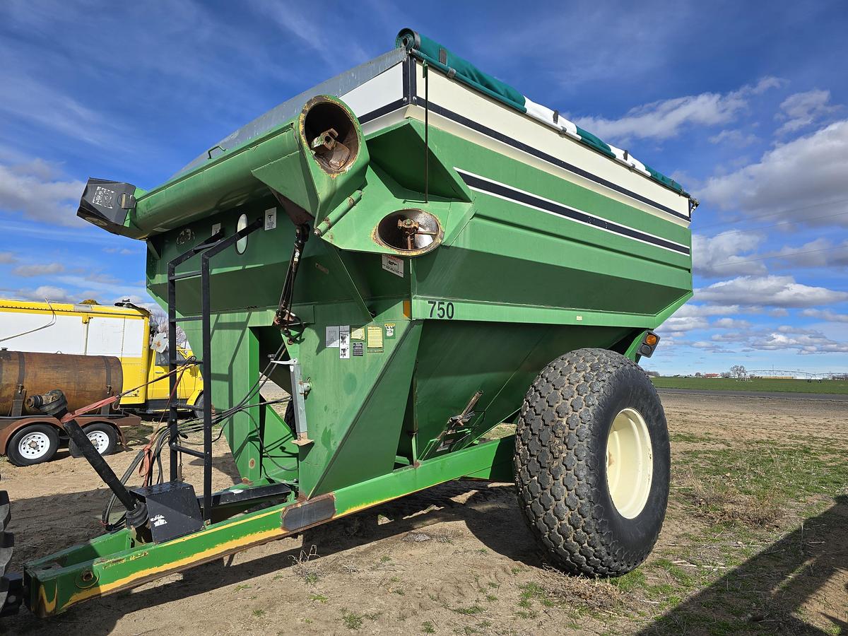 Used J&M 750 Grain Cart