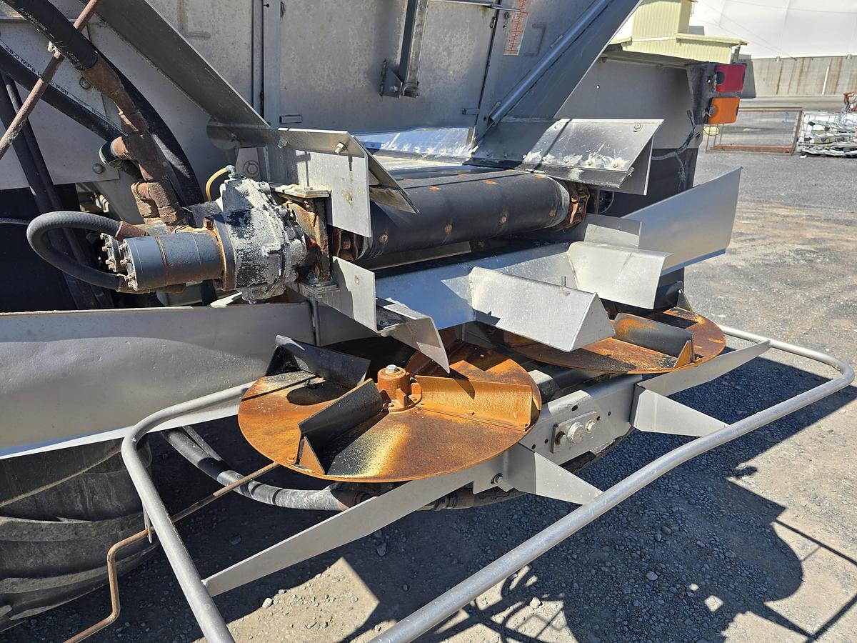 Used 2015 Case Titan 4030 Floater w/ New Leader Spreader