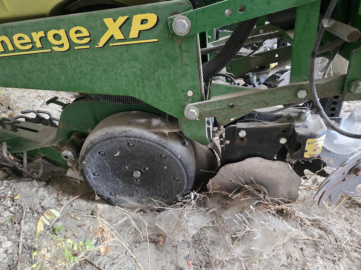 Used John Deere MaxEmerge XP 1700 Precision Planter - 8R30