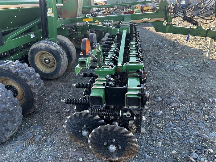 Used 2022 Great Plains 20' Grain Drill and No-Till Caddy ** 6" spacing**