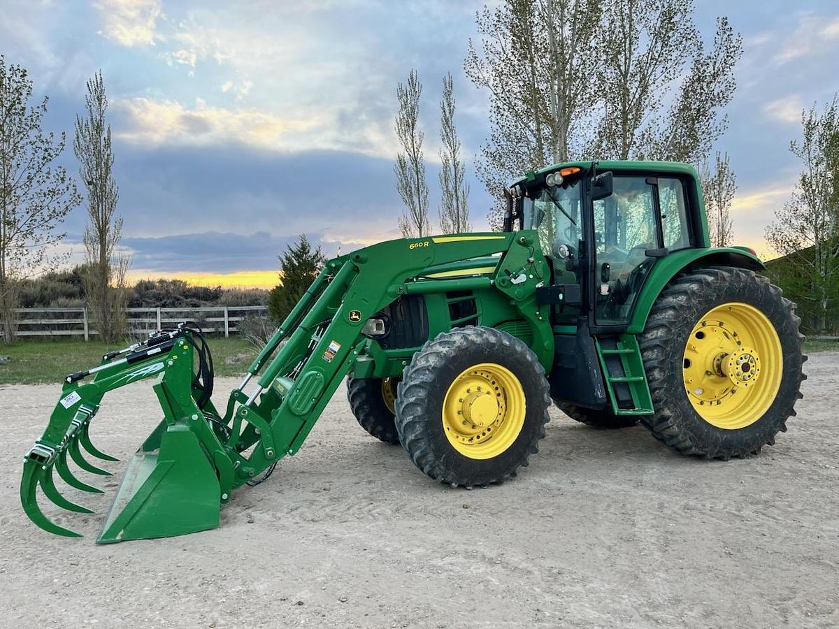 Used 2009 John Deere 7330 Premium Tractor w/ Grapple Loader