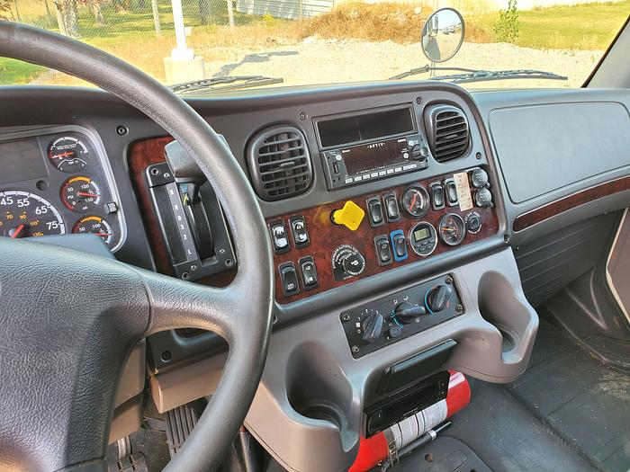 Used 2017 26' Freightliner Reefer Truck